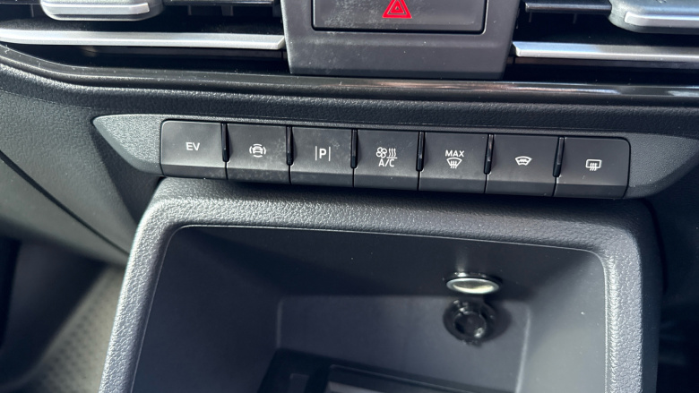 Ford Transit Connect 250 L2 Petrol 1.5 EcoBoost PHEV 150 Limited Van Auto